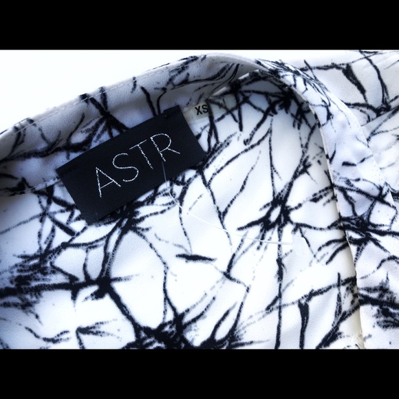 🖤Barbwire Button Down - Picture 4 of 5